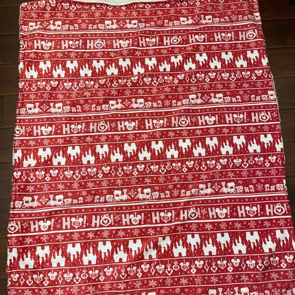 Disney Christmas blanket - Picture 2 of 3